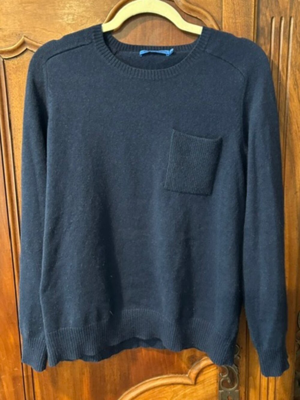 J. McLaughlin navy blue cashmere sweater with pocket, size L